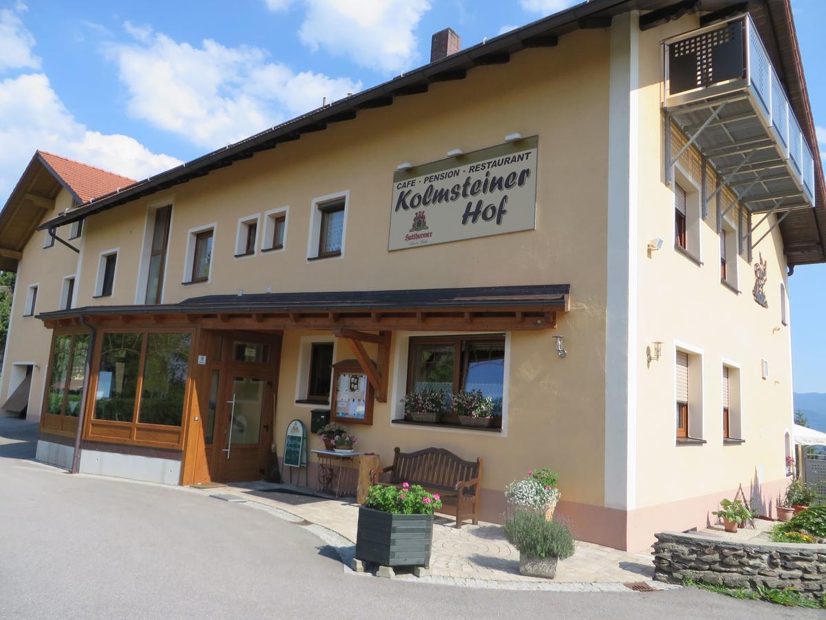 ホテル Kolmsteiner Hof ノイキルヒェン・バイム・ハイリゲン・ブルート エクステリア 写真