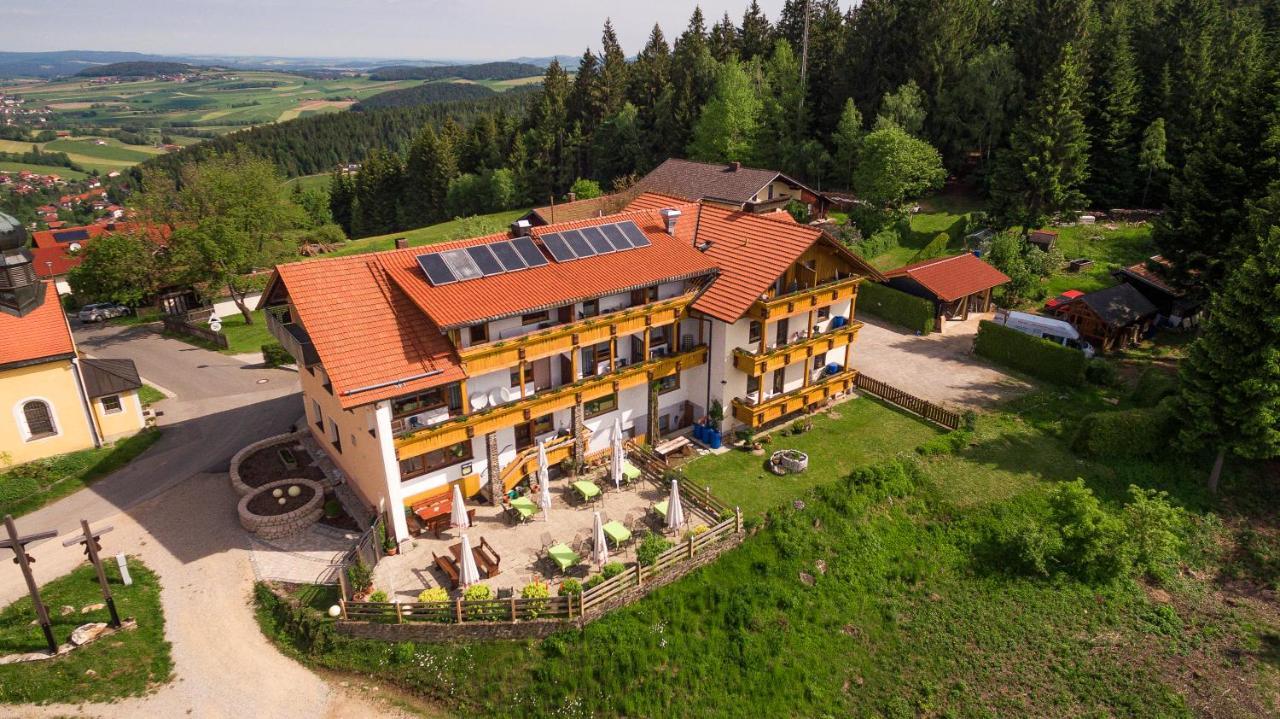 ホテル Kolmsteiner Hof ノイキルヒェン・バイム・ハイリゲン・ブルート エクステリア 写真